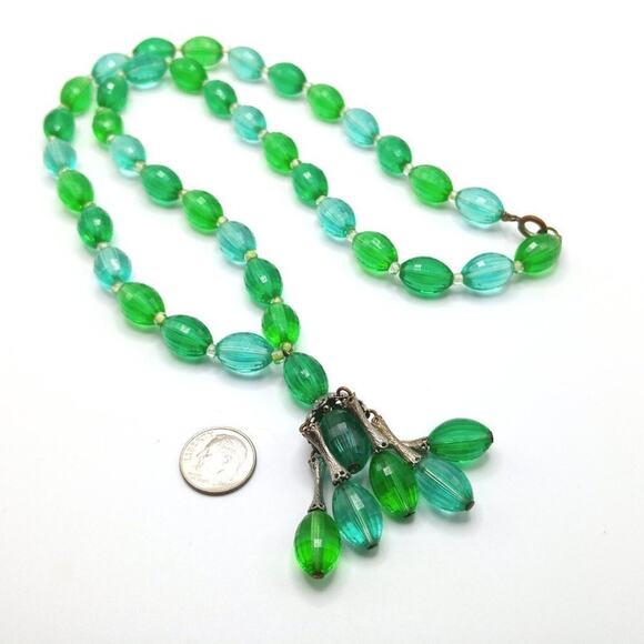 Vintage 1950s Lucite Faceted Green Blue-Green Beaded Necklace, Length 26 Inches - Picture 7 of 11